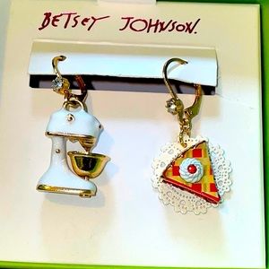 BNWT Betsey Johnson Mixer & Cake Earrings